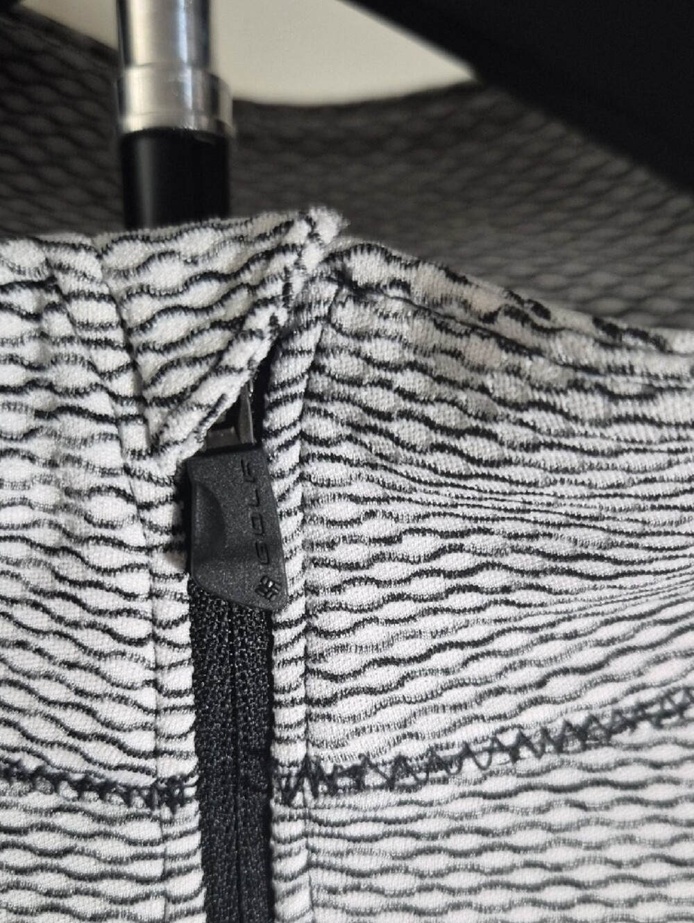 Columbia Men's Light Gray Quarter-Zip Performance Top - Picture 3 of 9